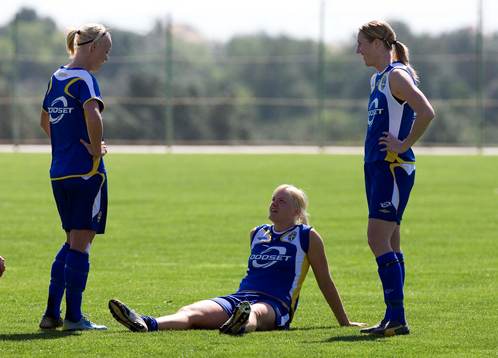 Caroline Seger, Nilla Fischer, och Sara Johansson, Sverige