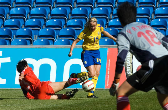 Josefine Öqvist, Sverige