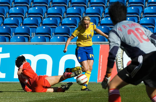 Josefine Öqvist, Sverige