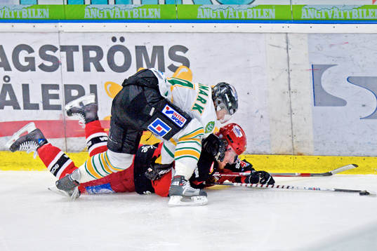 Johan Bergmark, Björklöven trycker ned Jens Olsson,