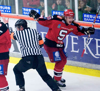 0-2, Linus Videll rundar Rögles målvakt Andreas