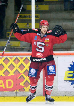 2-4 i tom kasse, Tomas Koller, jubel