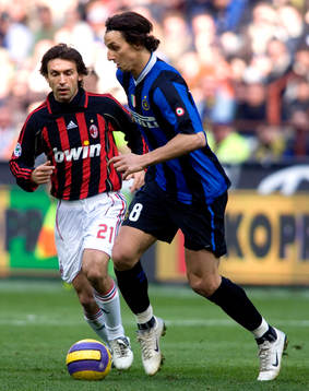 Zlatan Ibrahimovic, Inter, uppvaktas av Andrea Pirlo, Milan