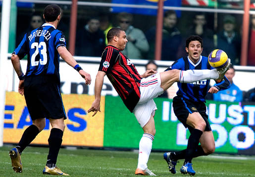 Ronaldo, Milan, skojar med Fabio Grosso, Inter