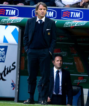 Roberto Mancini, tränare Inter, i bakgrunden Sinisa