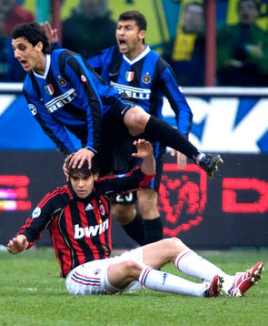 Walter Samuel, Nicola Burdisso, inter, hoppar över Kaka,