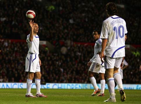 Henrik Larsson kastar bollen till Zlatan Ibrahimovic