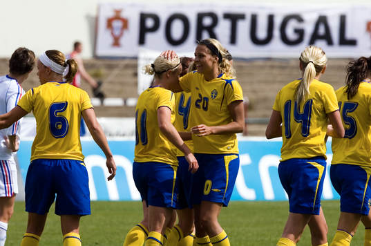 Victoria Svensson, Sverige gratuleras av Charlotte Rohlin,
