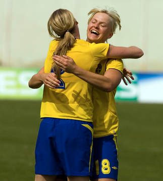 Sara Johansson och Nilla Fischer, Sverige
