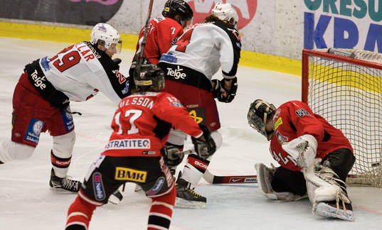 Hårt framför MIF-kassen men Markus Korhonen håller