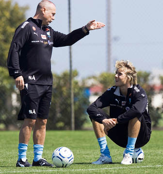 Sören Åkeby tillrättavisar Ola Toivonen