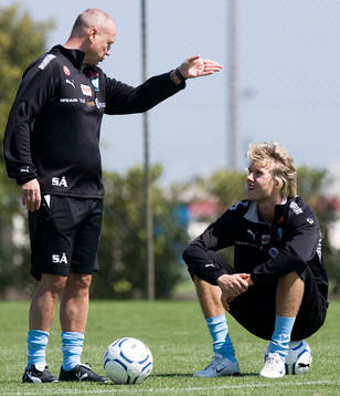 Sören Åkeby ger Ola Toivonen råd