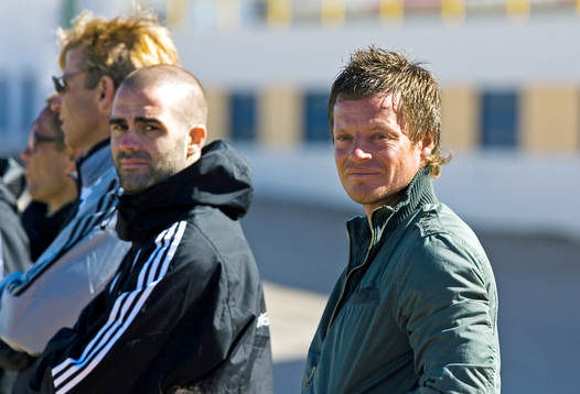 Stefan Schwarz tittar på AIK:s match