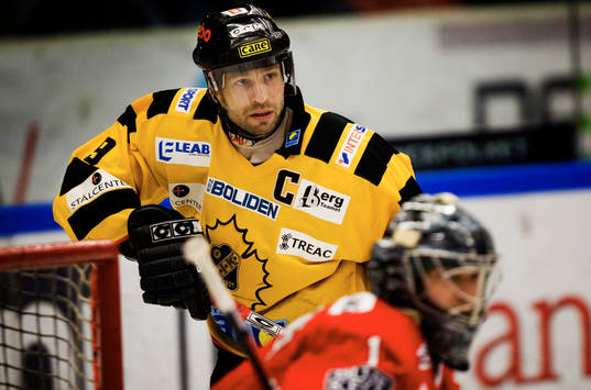 Magnus Wernblom bakom Markus Korhonen, målvakt
