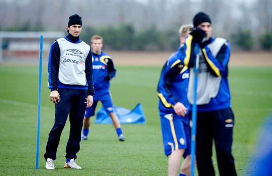 Zlatan Ibrahimovic inväntar boll