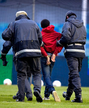 En massa kids sprang i på planen och skapade oreda