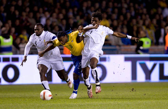 Vagner Love, Brasilien mot John Mensah och Sammy Adjei,