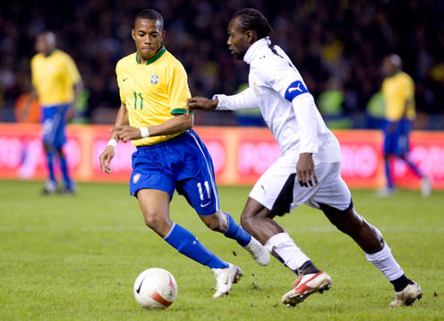 Robinho, Brasilien mot John Mensah, Ghana