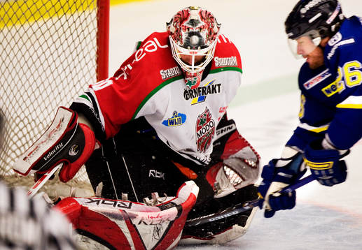 3-2 till HV71 när Pat Kavanagh trycker in pucken mellan
