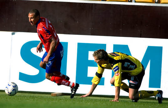 Henrik Larsson, Helsingborg, snurrar upp Daniel