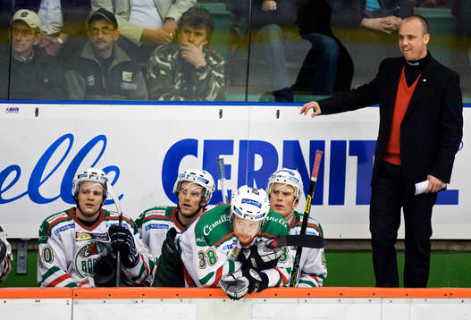 Rögles avgående tränare Bobo Simonsen ser inte ledsen ut