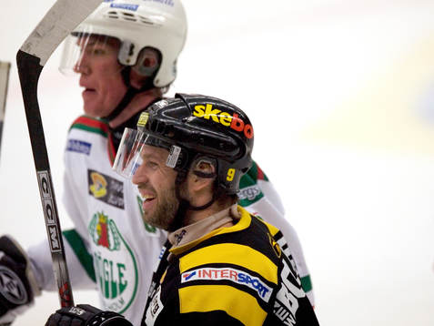 Magnus Wernblom och Kenny Jönsson i bakgrunden