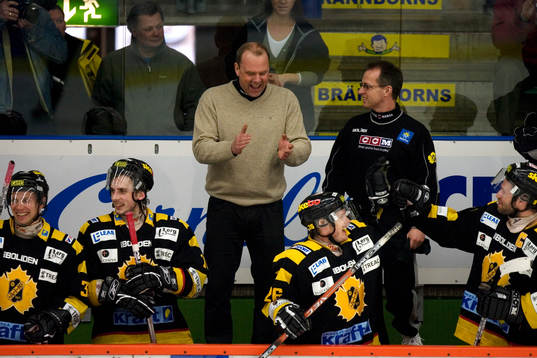 Per-Erik Johnsson, tränare, jubel i båset. Glädje,