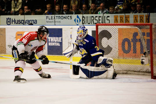 0-3  av Peter Öberg på Erik Ersberg, målvakt HV71