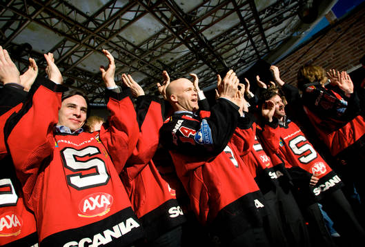 Södertälje tar emot jubel och gratulationer från fansen