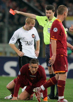 Paul Scholes och Francesco Totti, utvisning