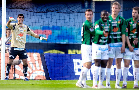 Dime Jankulovski, Målvakt, GAIS, dirigerar frisparksmuren