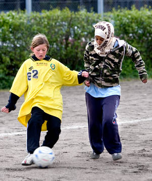 Skulltorpsskolan mot Sandeklevskolan, tjejfotboll, flickor,