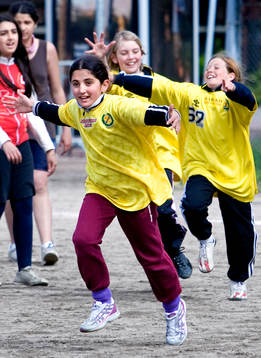 Skulltorpsskolan mot Sandeklevskolan, tjejfotboll, flickor,