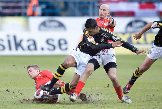 Wilton Figueiredo, AIK sliter för bollen