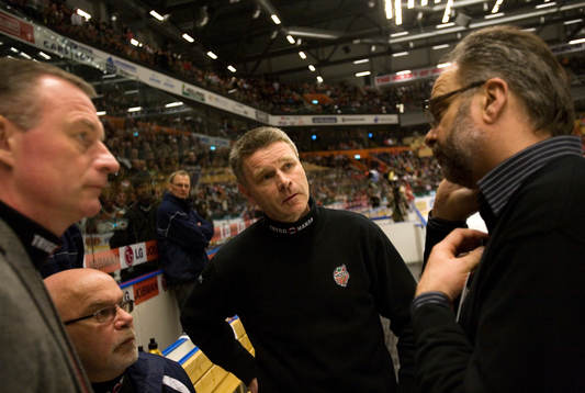 Problem med belysningen försenar matchen med en 40minuter