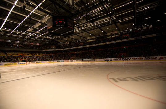 Problem med belysningen försenar matchen med en 40minuter