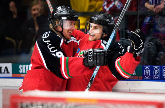 5-1 slutresultat. jubel av Oscar Steen och Peter Öberg