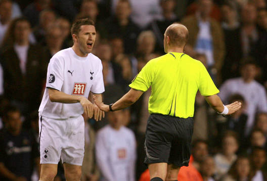 Robbie Keane, Tottenham och Konrad Plautz, domare