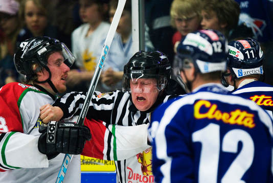 Peter Öberg och Martin Öhrstedt och  linjeman