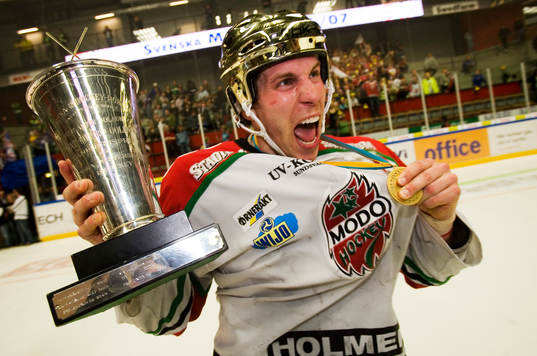 SM-guld till Modo, jubel. Per Svartvadet. Svenska Mästare