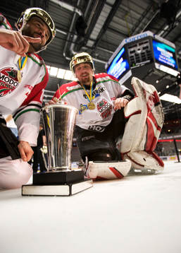 SM-guld till Modo, jubel. Karol Krizan. Svenska Mästare