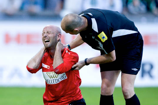 Mattias Thylander har ont i nacken. Skada, smärta