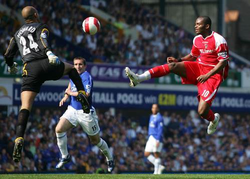Darren Bent, Charlton, missar mål mot Tim Howard, Everton