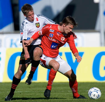 Viktor Elm, Kalmar  håller undan Joakim Runnemo,