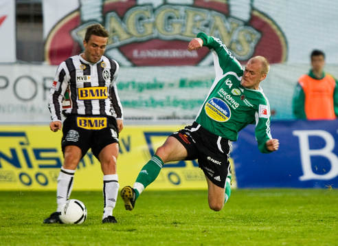 Lai Valentino och Aivar Anniste. gult kort, glidtackling,