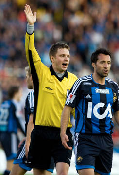 Martin Strömbergsson, domare och Matias Concha, Djurgården