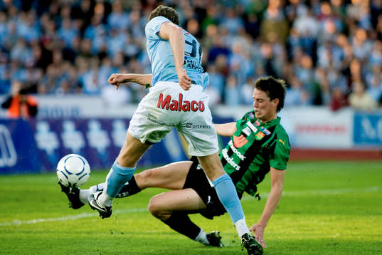 Jonatan Johansson, Malmö, försöker