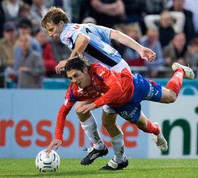 Babis Stefanidis bringas på fall av Gefle-försvaret