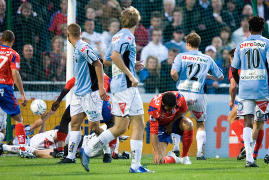 1-0, Andreas Jakobsson (skymd) slår in ledningsmålet