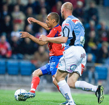 3-1, Henrik Larsson bryter Thomas Hedlunds bollbana och